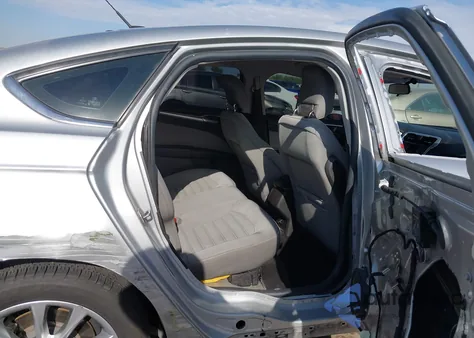 2015 Ford Fusion Hybrid S из США, поврежденный, VIN 3FA6P0UU1FR106345